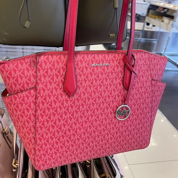 MICHAEL KORS Marilyn Md Signature Logo Shoulder Tote Bag
Dark Raspberry
NWT - Picture 7 of 16